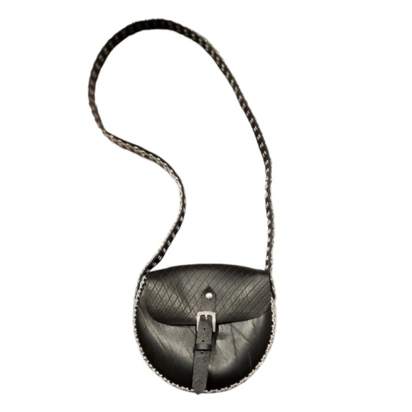 Upcycled Black Vegan Leather Purse with Silver Metal Hardware using Soda Tabs - Picture 2 of 10